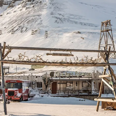 Mary-ann's Polarrigg Longyearbyen