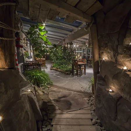 Mary-ann's Polarrigg Hotel 2*