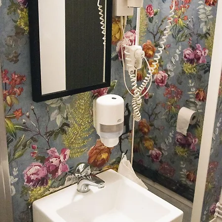 Mary-ann's Polarrigg Longyearbyen