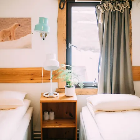 Mary-ann's Polarrigg Longyearbyen