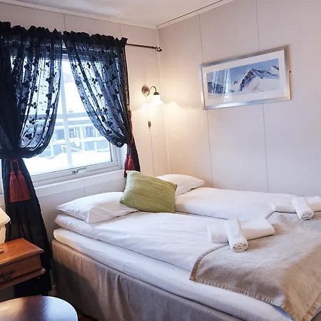 Mary-ann's Polarrigg Longyearbyen