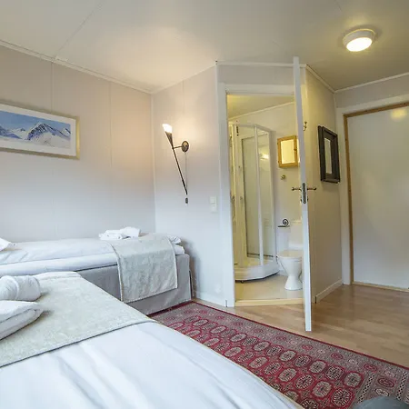 Mary-ann's Polarrigg Hotel 2*