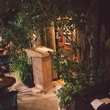 Mary-ann's Polarrigg 2* Longyearbyen