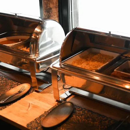 매리-앤 폴라리그 호텔