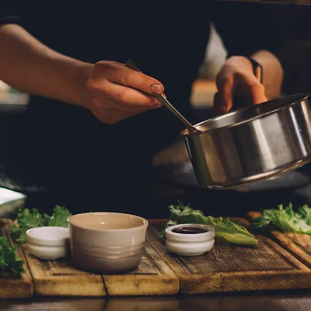 매리-앤 폴라리그 호텔 2*