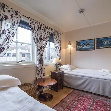 Mary-ann's Polarrigg Longyearbyen