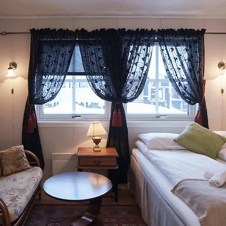 Mary-ann's Polarrigg Hotell Longyearbyen